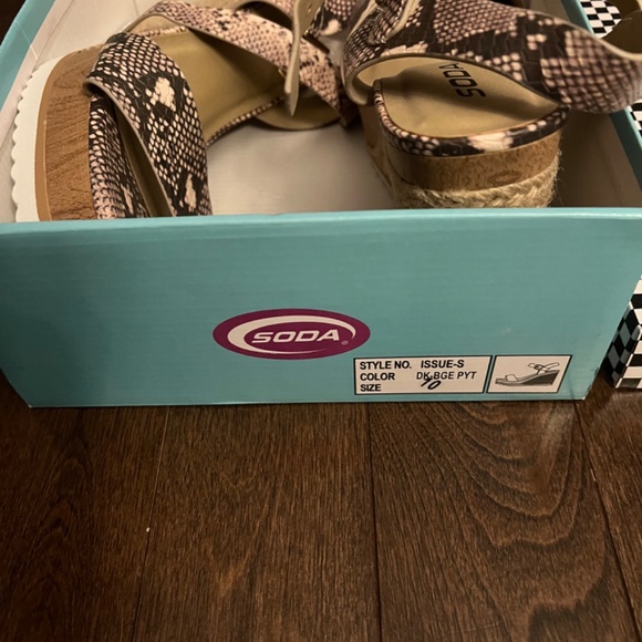 Soda sandals new - Picture 6 of 6